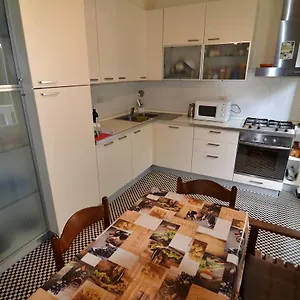 https://sea-apartment-in-the-center-of-levanto-5-terre.hotelitalianriviera.com